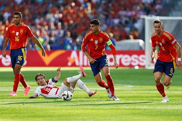 九游体育入口-梁宏业：西班牙队可比肩德国队？反正今天可以