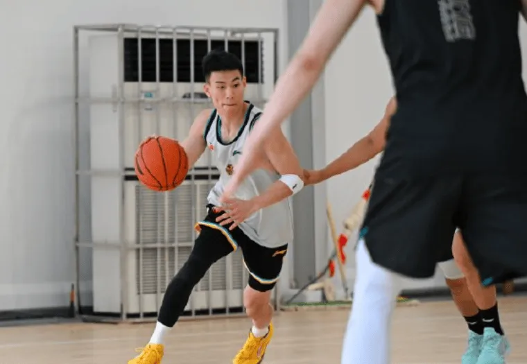 九游体育入口-广厦男篮分享球队休赛期训练图集，林秉圣和赵岩昊等人出镜