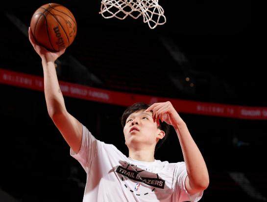 九游体育-得分篮板接连创新高！杨瀚森练级进步肉眼可见