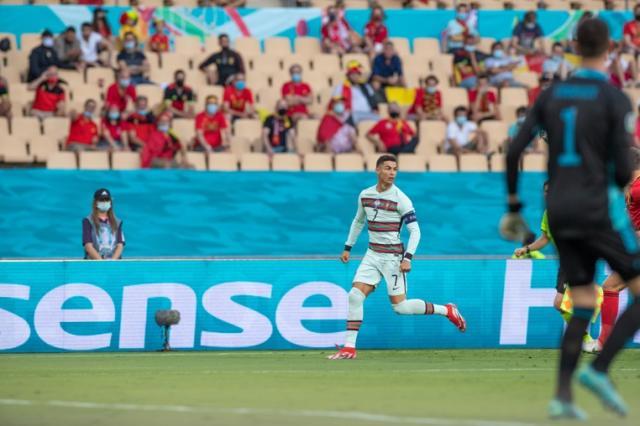 九游体育官网-比葡闷战C罗陷入孤寂 裁判表现灾难级